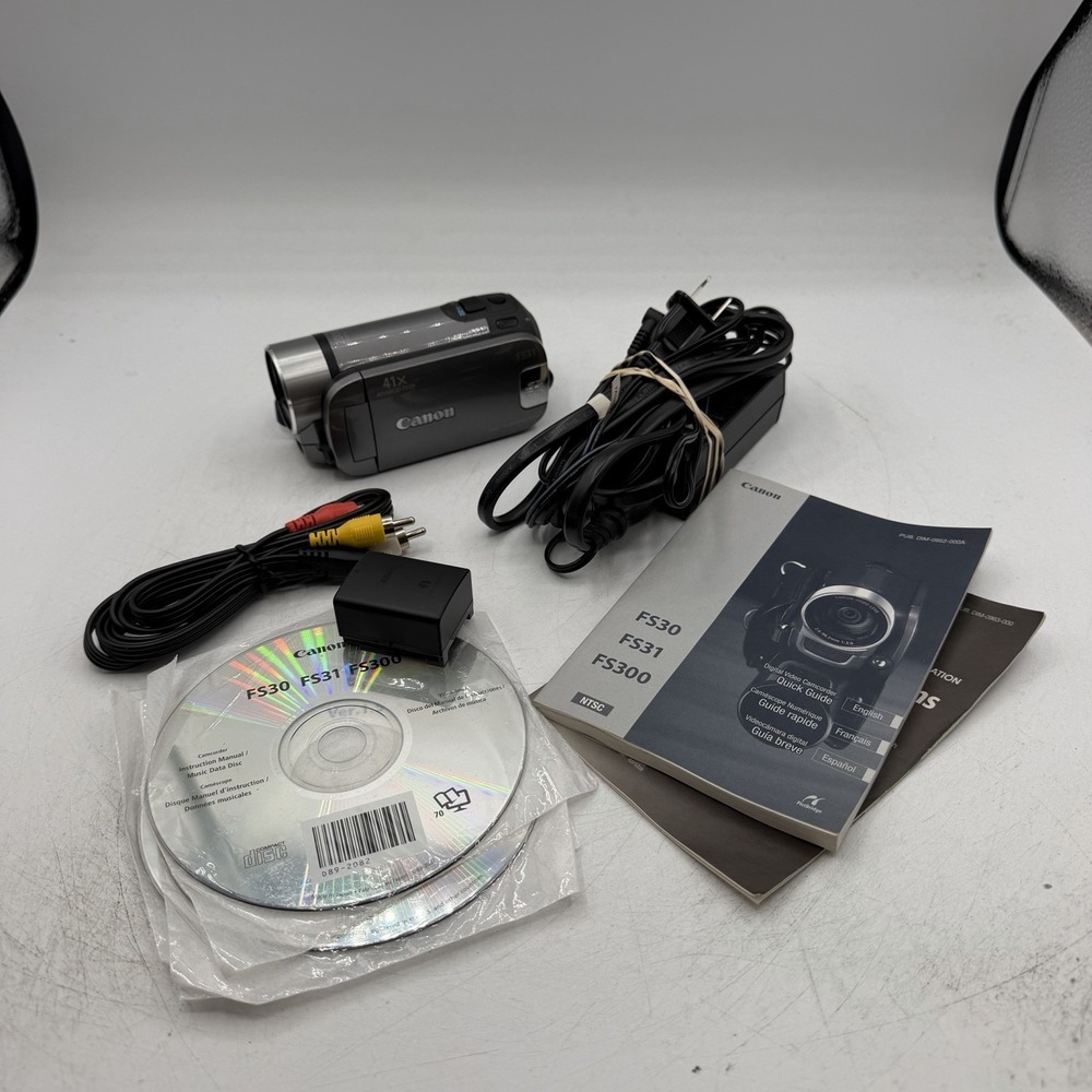 Canon FS31 Handheld Camcorder 41x Optical 2000x Digital Zoom - Tested & Working
